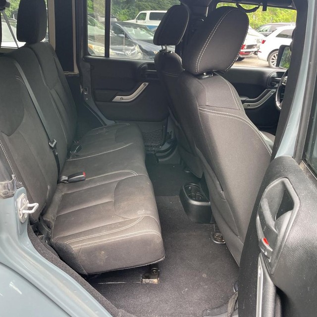 Jeep Wrangler Unlimited Vehicle Full-screen Gallery Image 12