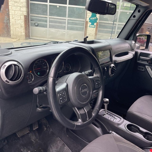Jeep Wrangler Unlimited Vehicle Full-screen Gallery Image 13