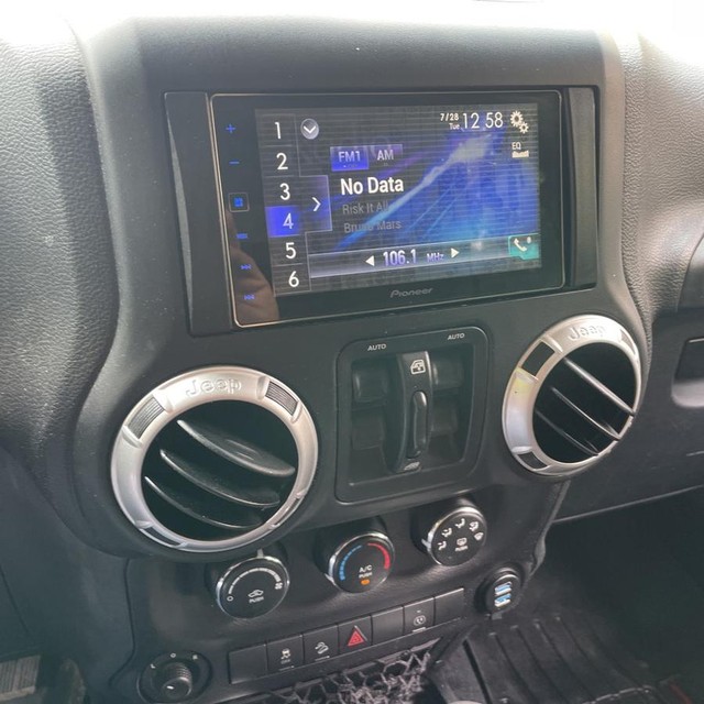 Jeep Wrangler Unlimited Vehicle Full-screen Gallery Image 14
