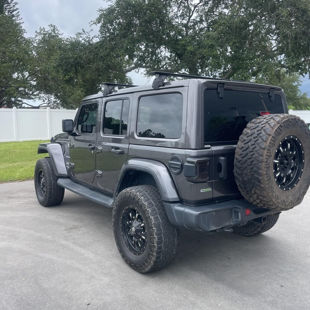 Jeep Wrangler Unlimited Vehicle Full-screen Gallery Image 3
