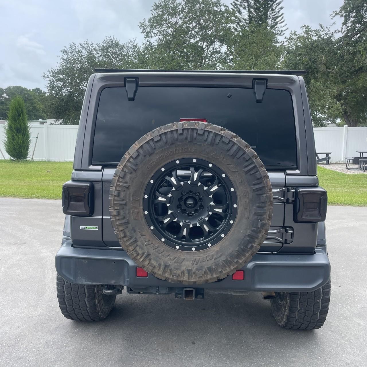Jeep Wrangler Unlimited Vehicle Full-screen Gallery Image 4