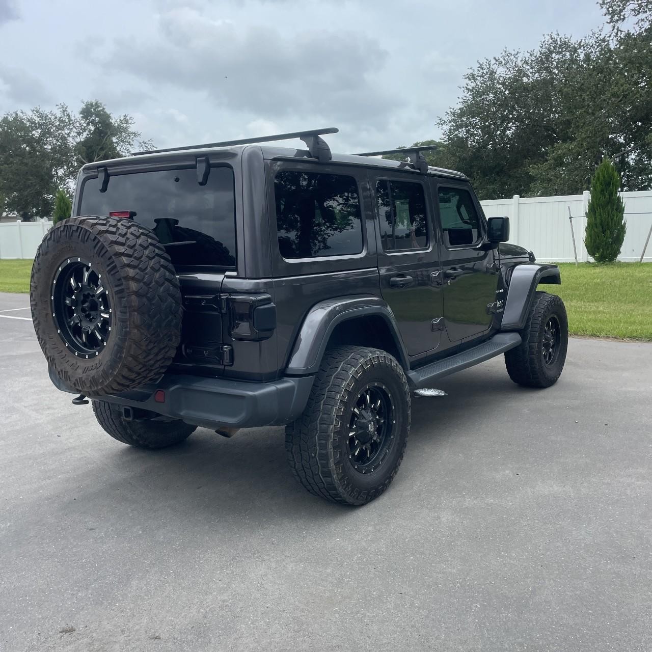 Jeep Wrangler Unlimited Vehicle Full-screen Gallery Image 5