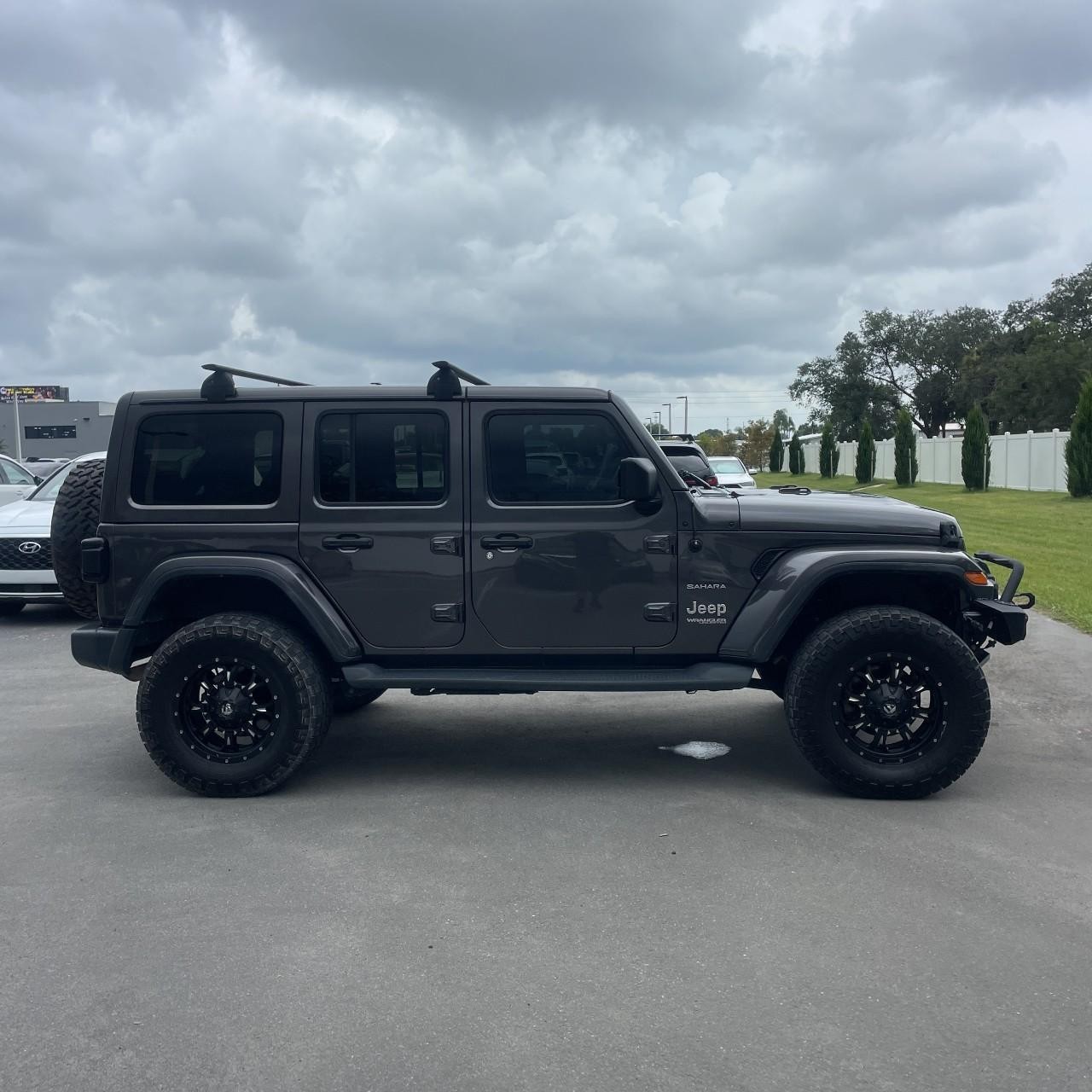 Jeep Wrangler Unlimited Vehicle Full-screen Gallery Image 6