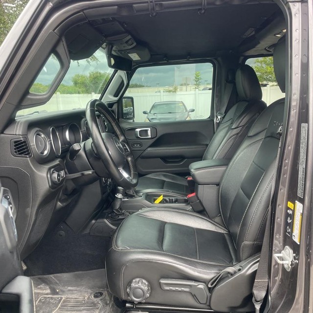 Jeep Wrangler Unlimited Vehicle Full-screen Gallery Image 9