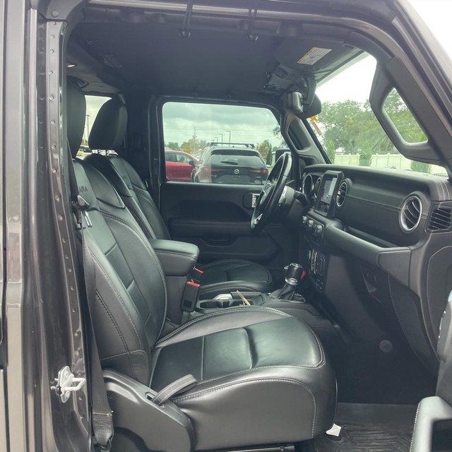 Jeep Wrangler Unlimited Vehicle Full-screen Gallery Image 10