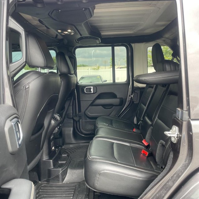 Jeep Wrangler Unlimited Vehicle Full-screen Gallery Image 11