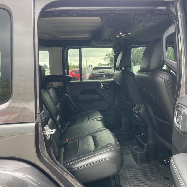 Jeep Wrangler Unlimited Vehicle Full-screen Gallery Image 12