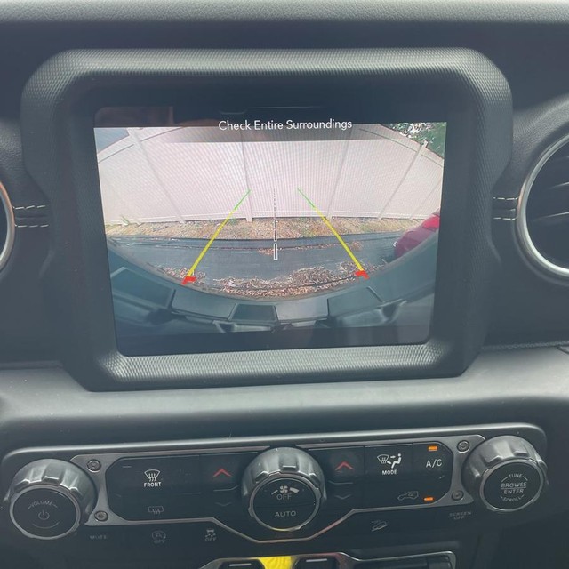Jeep Wrangler Unlimited Vehicle Full-screen Gallery Image 14