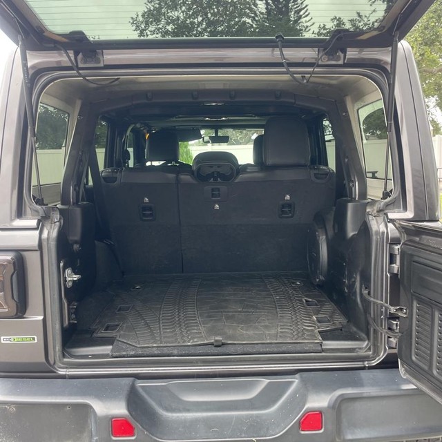 Jeep Wrangler Unlimited Vehicle Full-screen Gallery Image 16