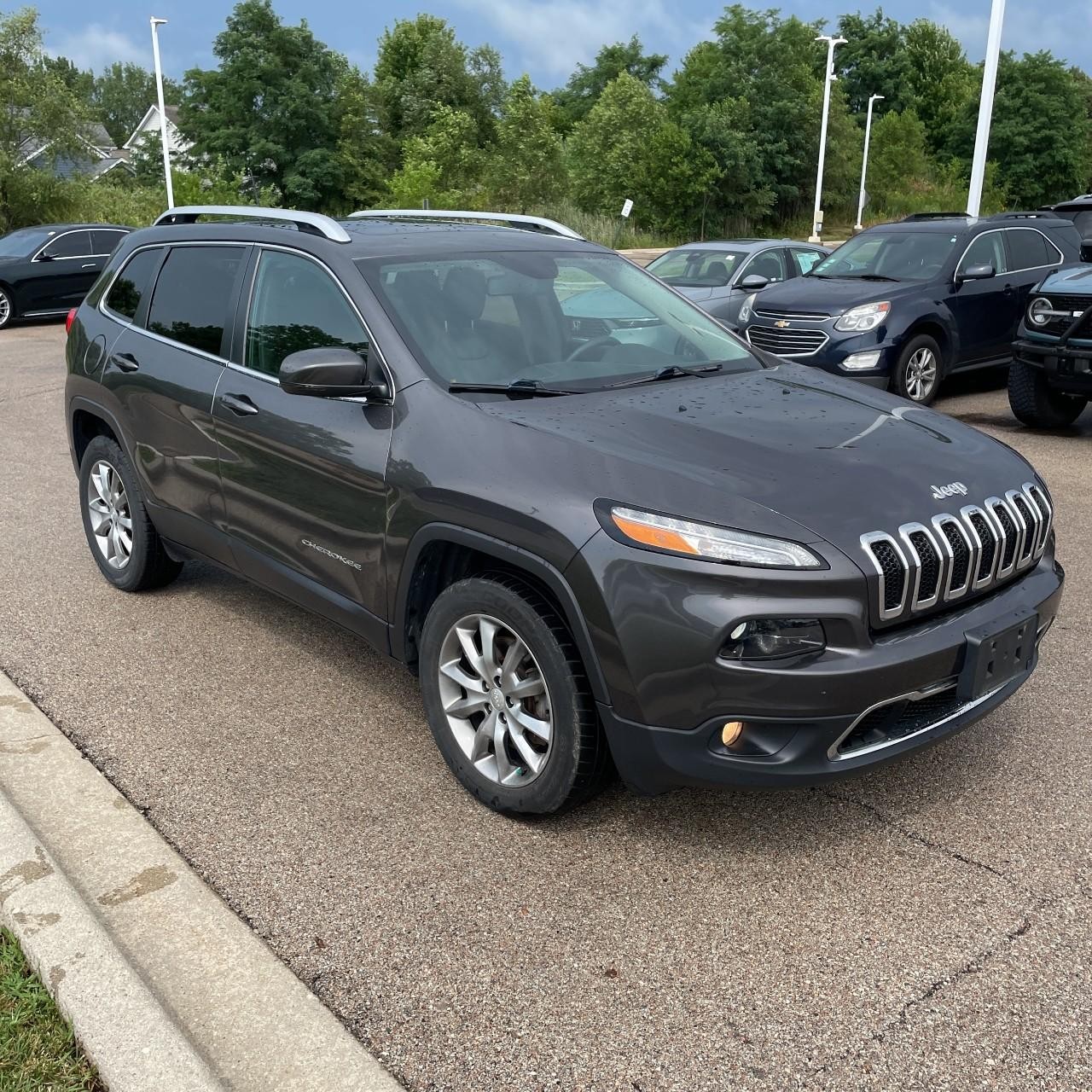 Jeep Cherokee Vehicle Full-screen Gallery Image 7