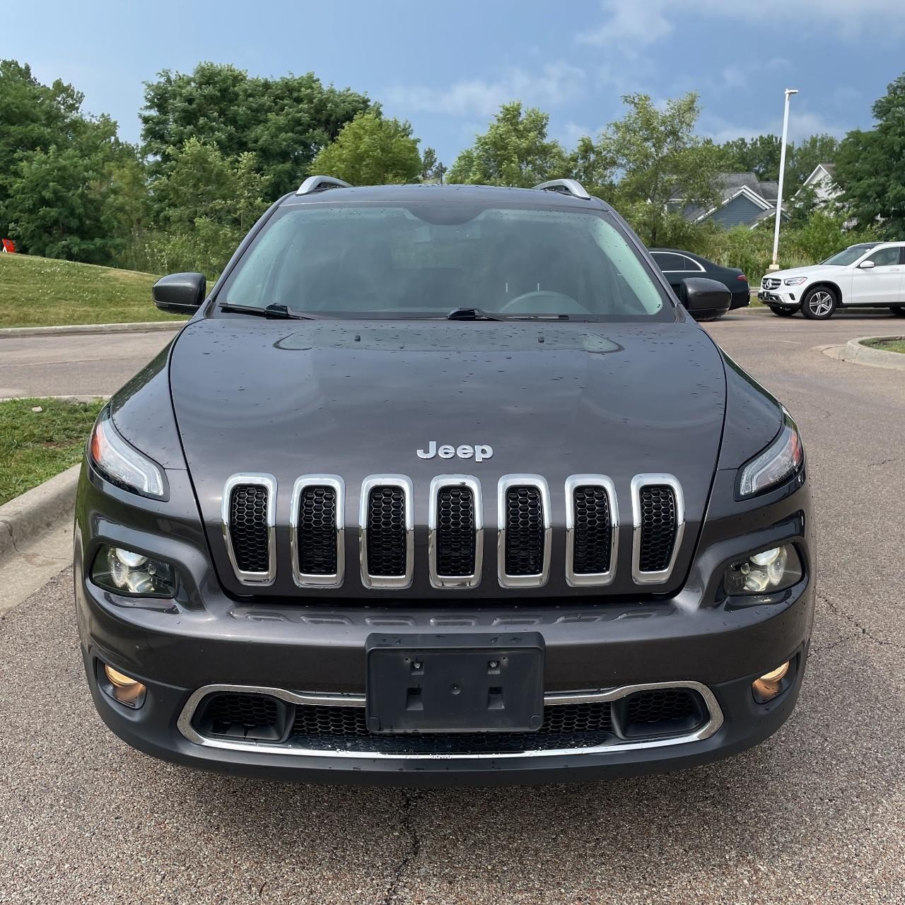 Jeep Cherokee Vehicle Full-screen Gallery Image 8