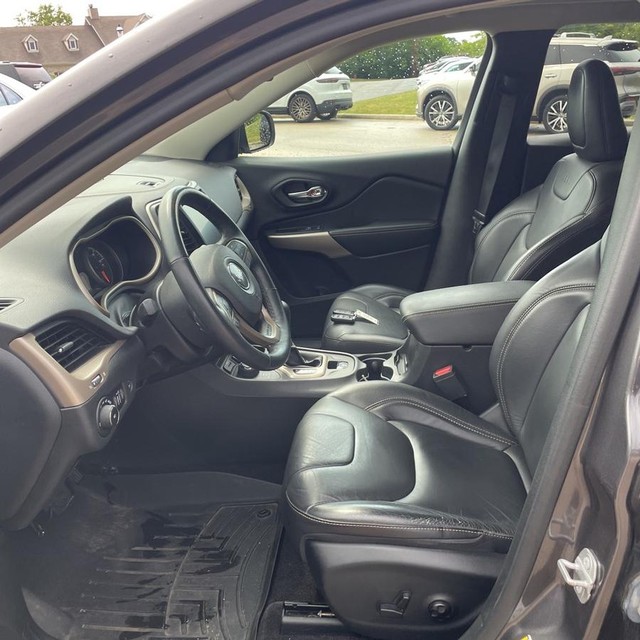 Jeep Cherokee Vehicle Full-screen Gallery Image 9