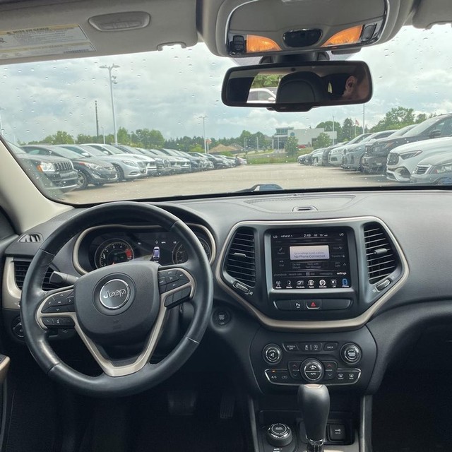 Jeep Cherokee Vehicle Full-screen Gallery Image 10
