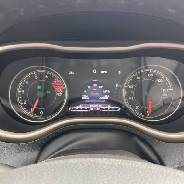 Jeep Cherokee Vehicle Full-screen Gallery Image 11