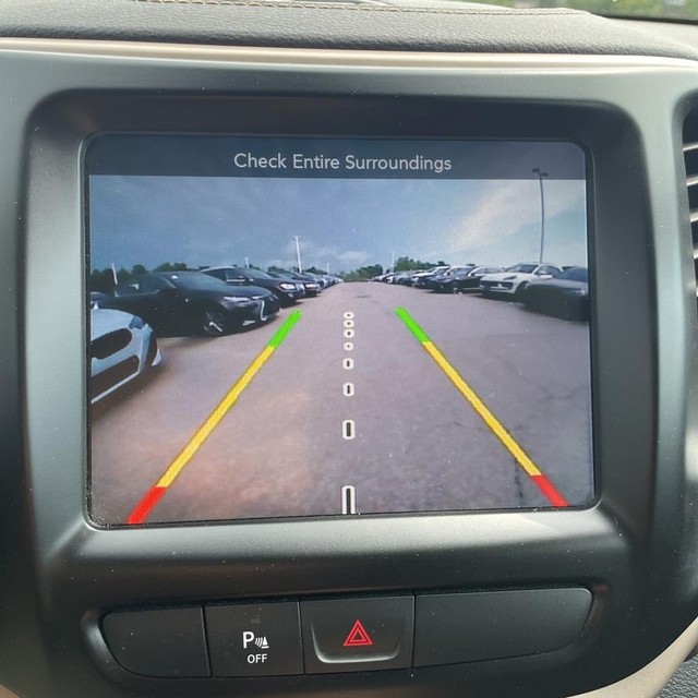 Jeep Cherokee Vehicle Full-screen Gallery Image 13