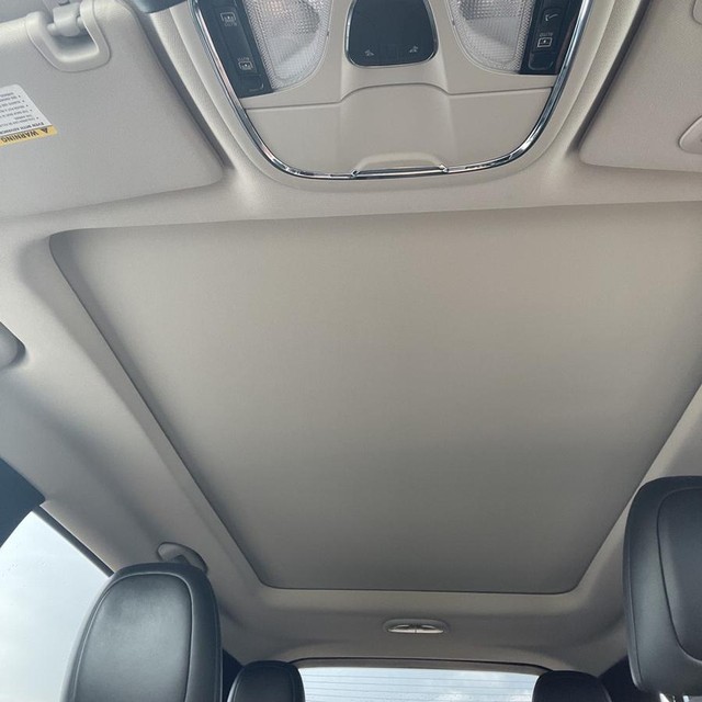 Jeep Cherokee Vehicle Full-screen Gallery Image 14