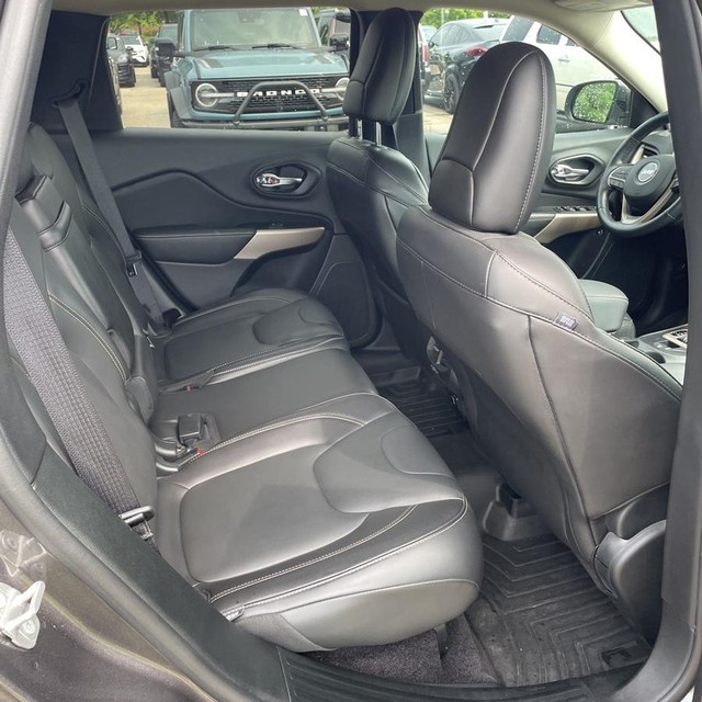 Jeep Cherokee Vehicle Full-screen Gallery Image 19