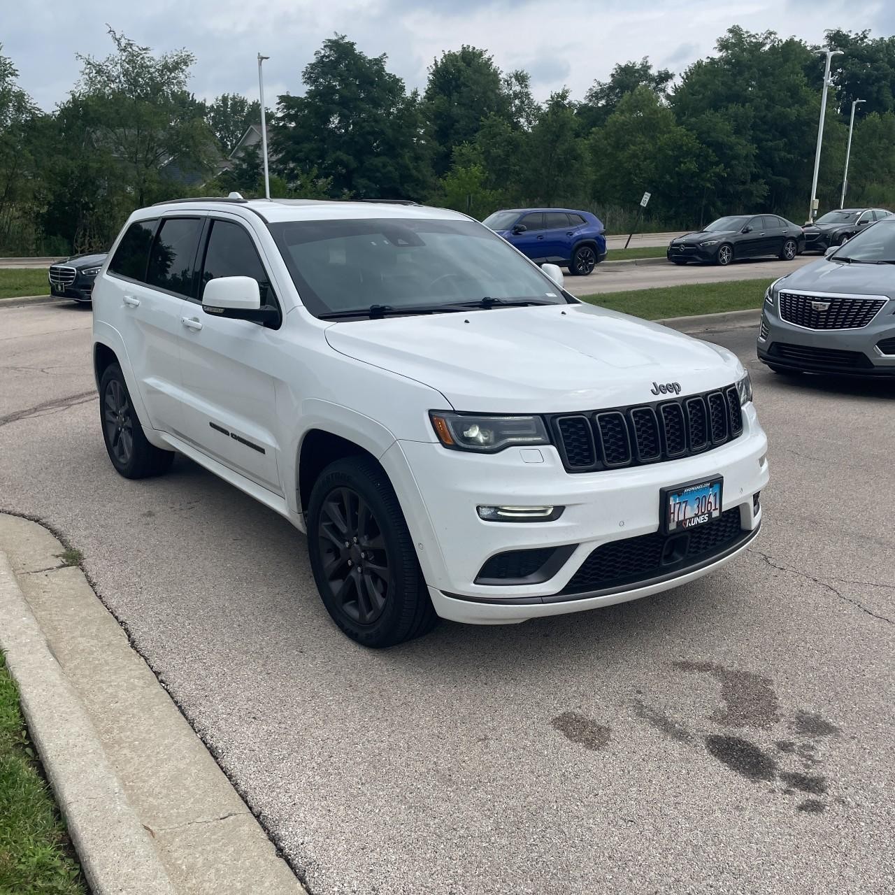 Jeep Grand Cherokee Vehicle Full-screen Gallery Image 6
