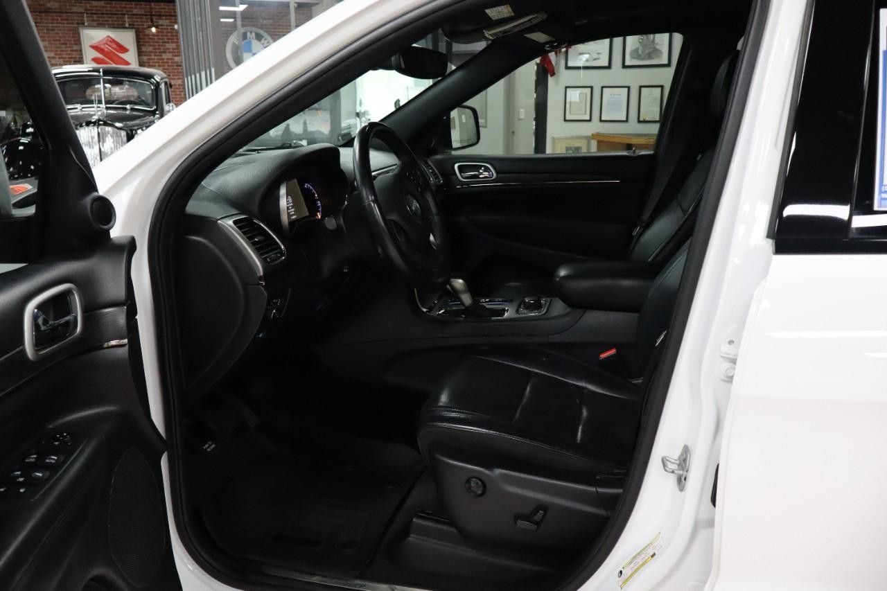 Jeep Grand Cherokee Vehicle Full-screen Gallery Image 10