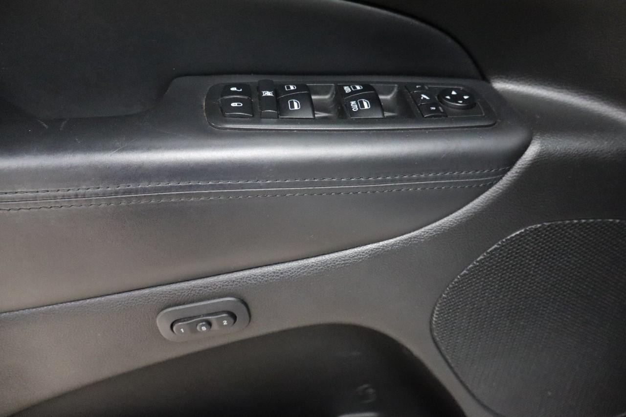 Jeep Grand Cherokee Vehicle Full-screen Gallery Image 11