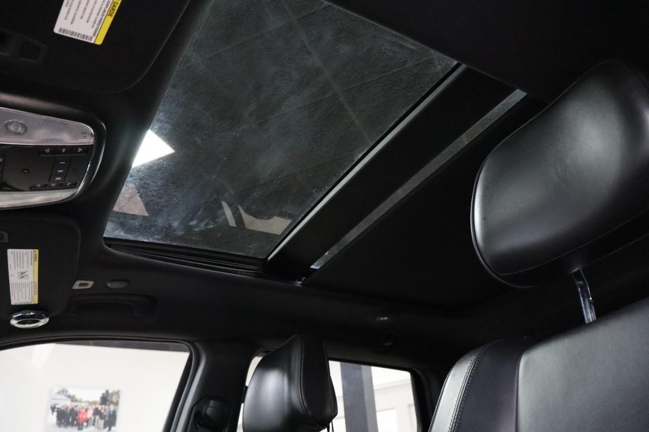 Jeep Grand Cherokee Vehicle Full-screen Gallery Image 15