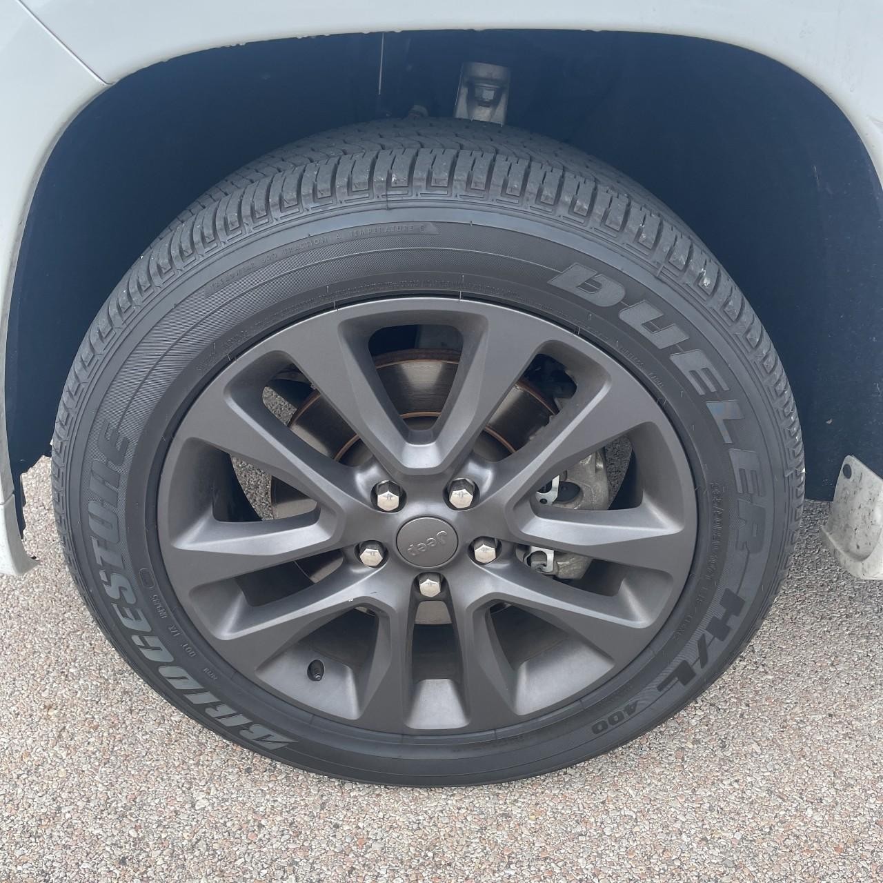 Jeep Grand Cherokee Vehicle Full-screen Gallery Image 21