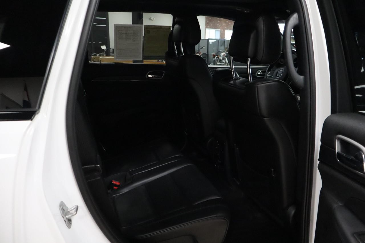 Jeep Grand Cherokee Vehicle Full-screen Gallery Image 25