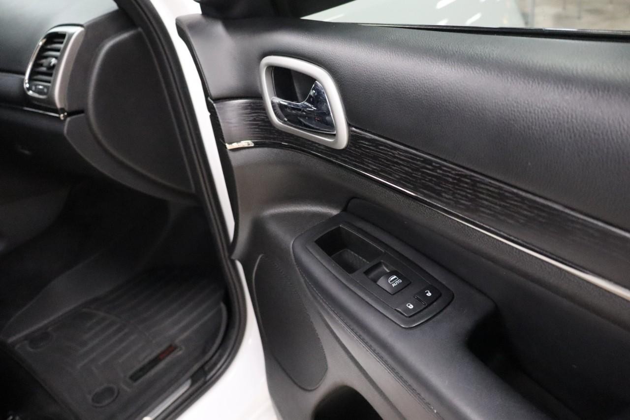 Jeep Grand Cherokee Vehicle Full-screen Gallery Image 27