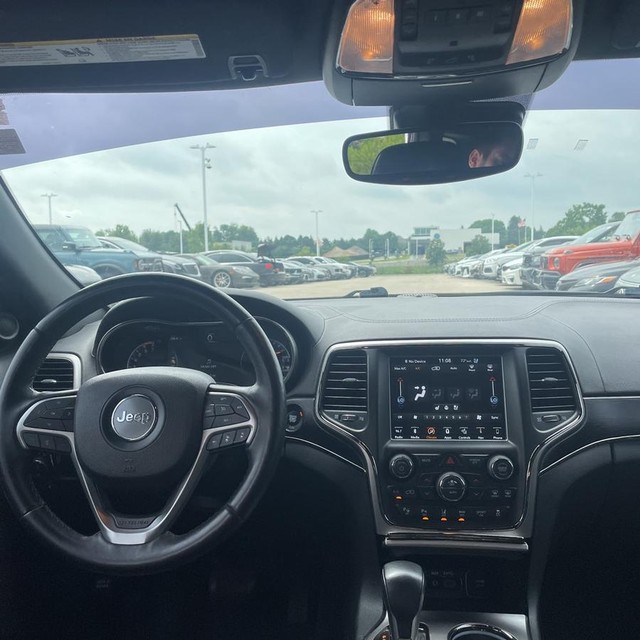 Jeep Grand Cherokee Vehicle Full-screen Gallery Image 8