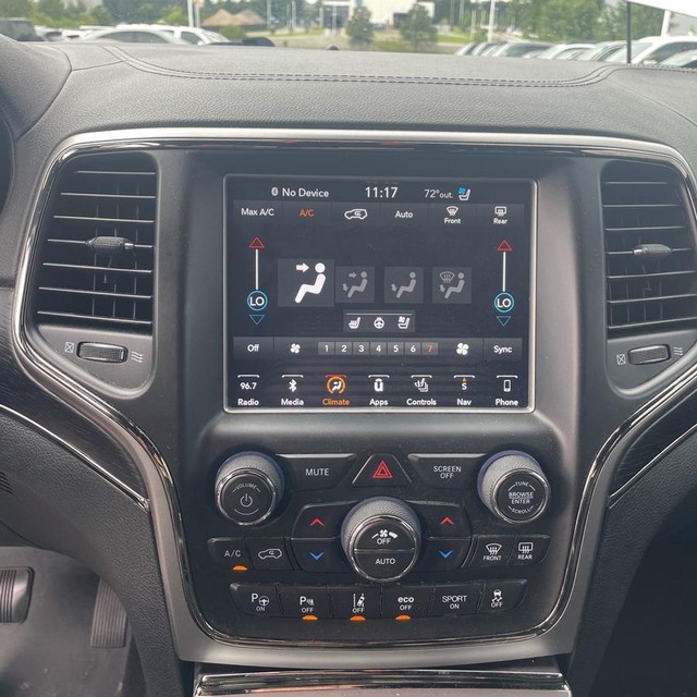 Jeep Grand Cherokee Vehicle Full-screen Gallery Image 10