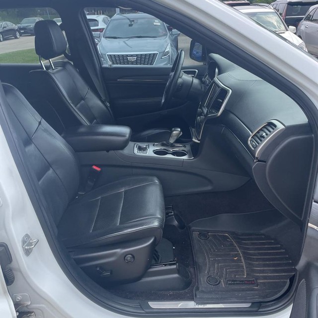 Jeep Grand Cherokee Vehicle Full-screen Gallery Image 15
