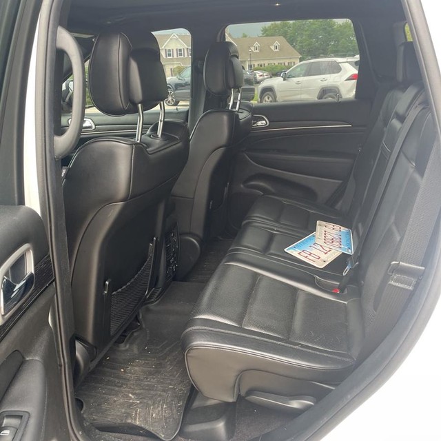 Jeep Grand Cherokee Vehicle Full-screen Gallery Image 16