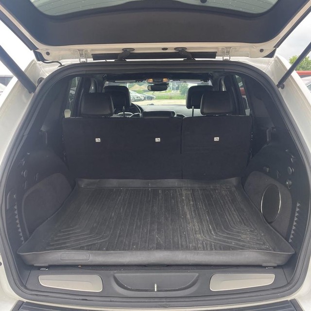 Jeep Grand Cherokee Vehicle Full-screen Gallery Image 17