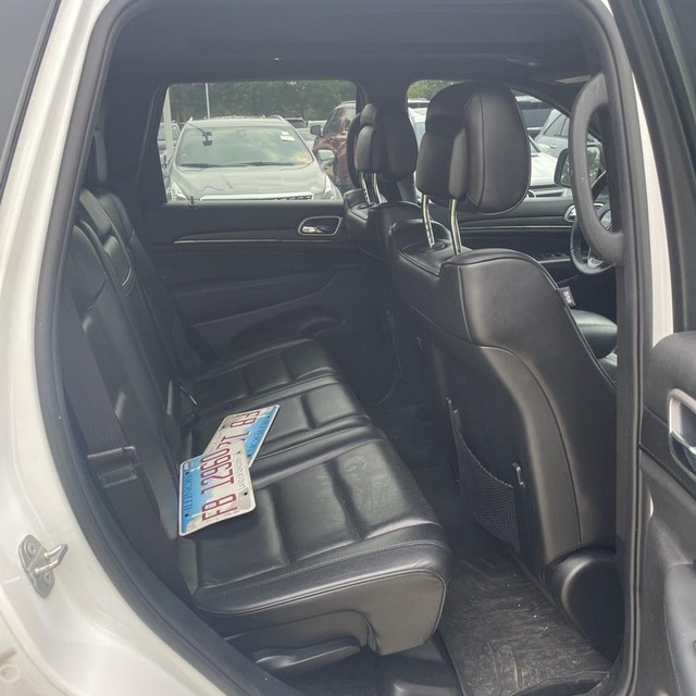 Jeep Grand Cherokee Vehicle Full-screen Gallery Image 19