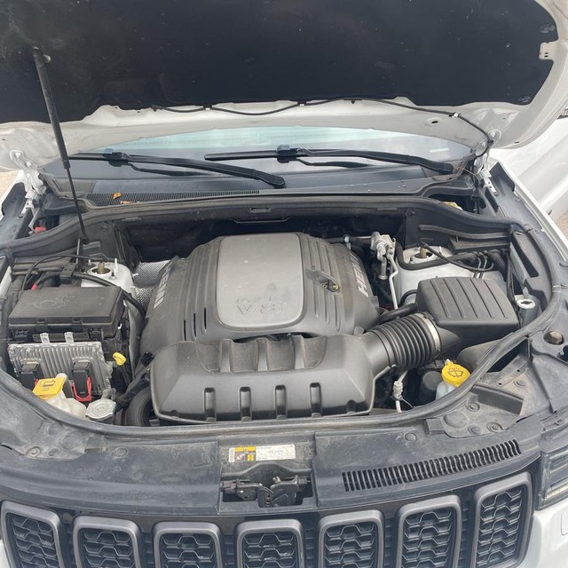Jeep Grand Cherokee Vehicle Full-screen Gallery Image 20