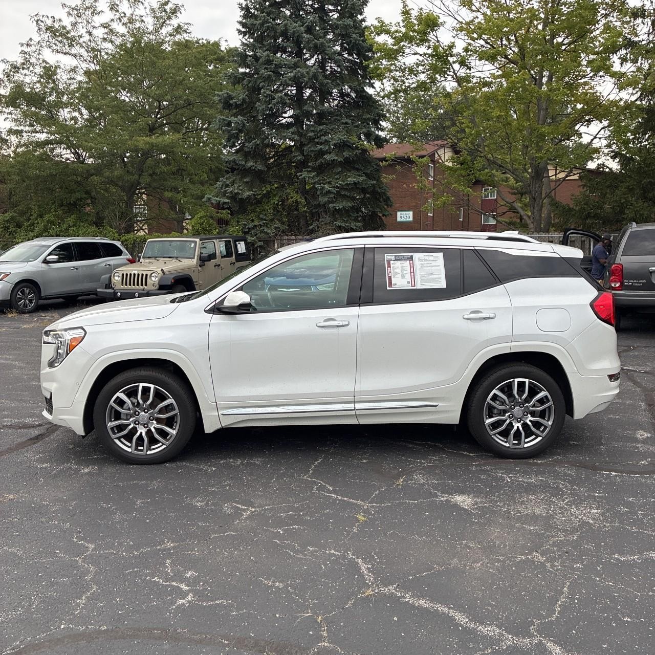 GMC Terrain Vehicle Full-screen Gallery Image 2