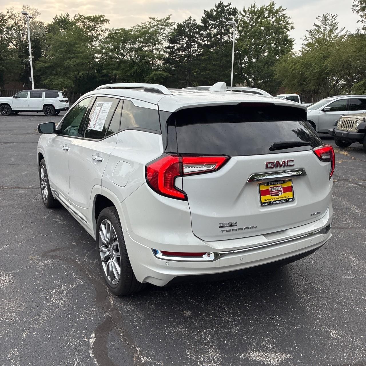 GMC Terrain Vehicle Full-screen Gallery Image 3