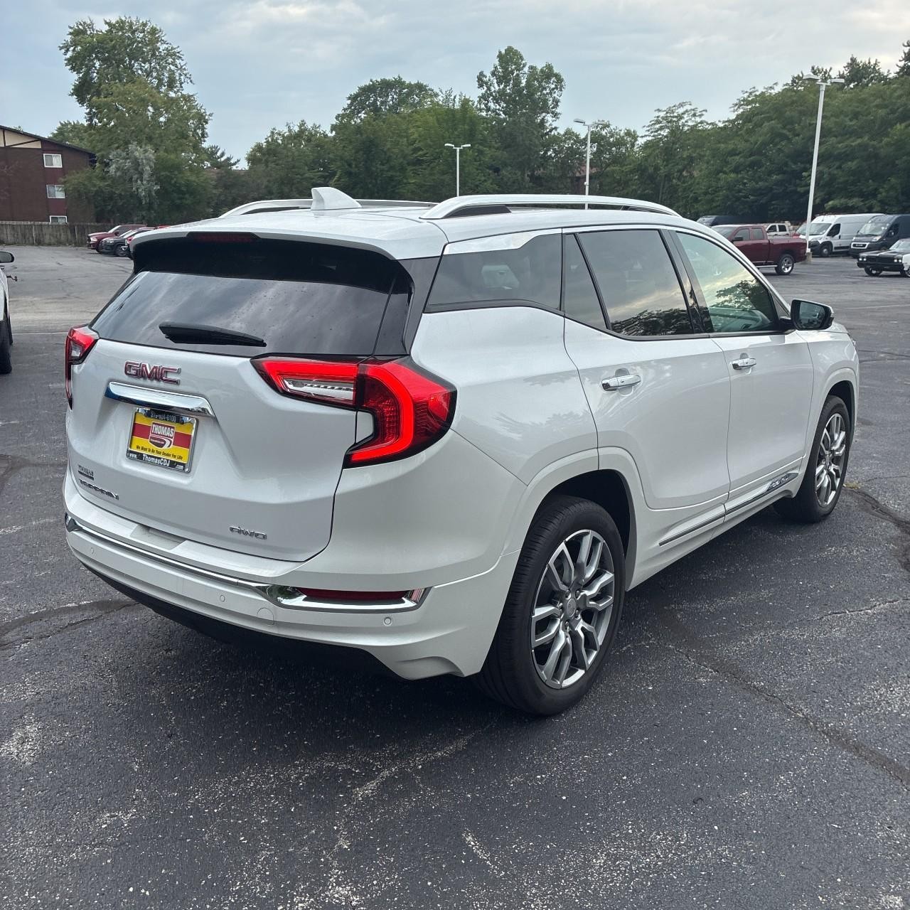 GMC Terrain Vehicle Full-screen Gallery Image 4