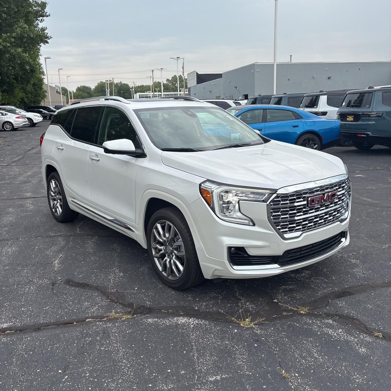 GMC Terrain Vehicle Full-screen Gallery Image 6