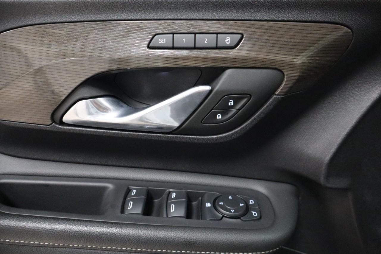 GMC Terrain Vehicle Full-screen Gallery Image 12