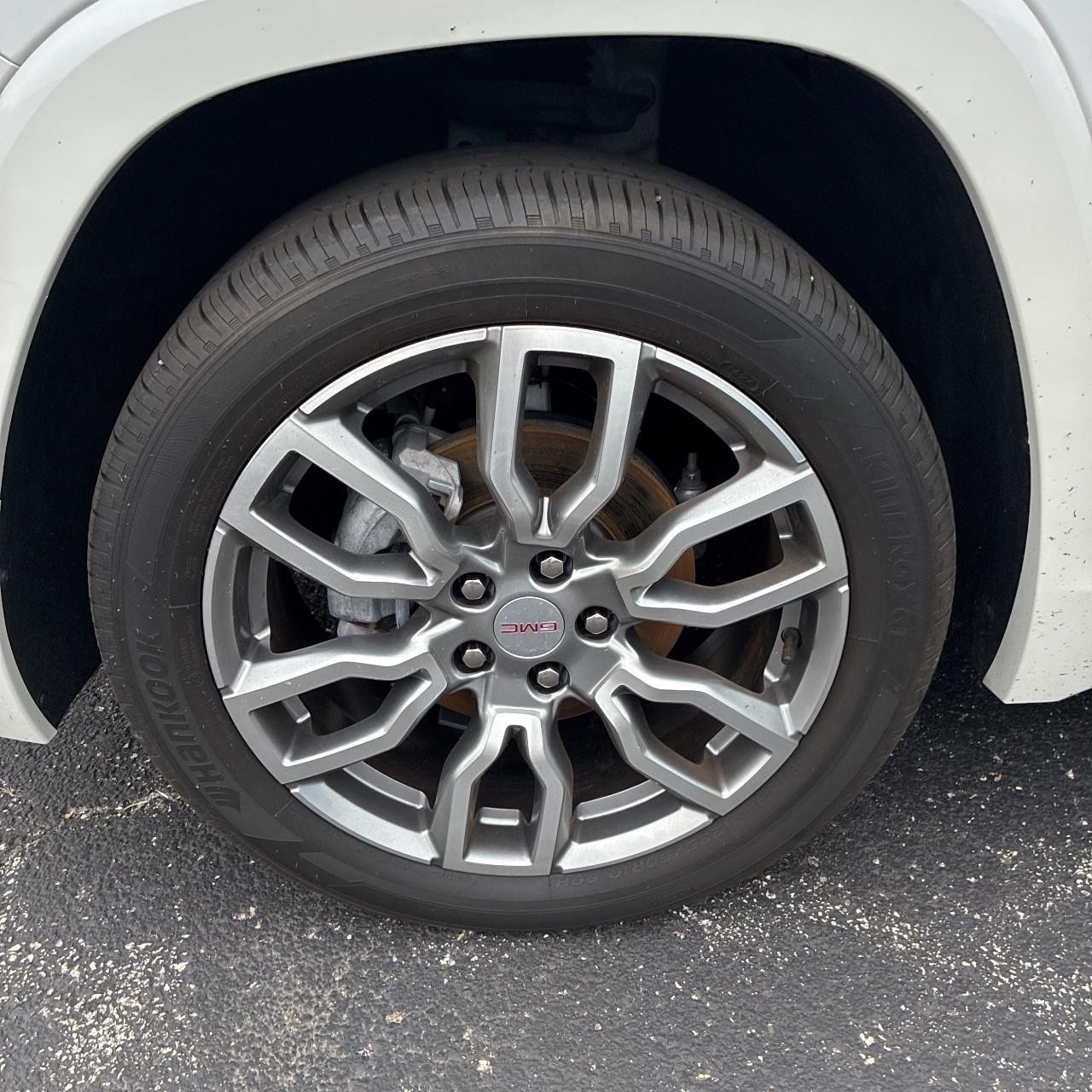 GMC Terrain Vehicle Full-screen Gallery Image 20