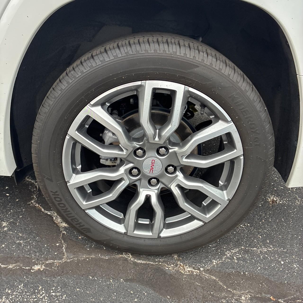 GMC Terrain Vehicle Full-screen Gallery Image 21