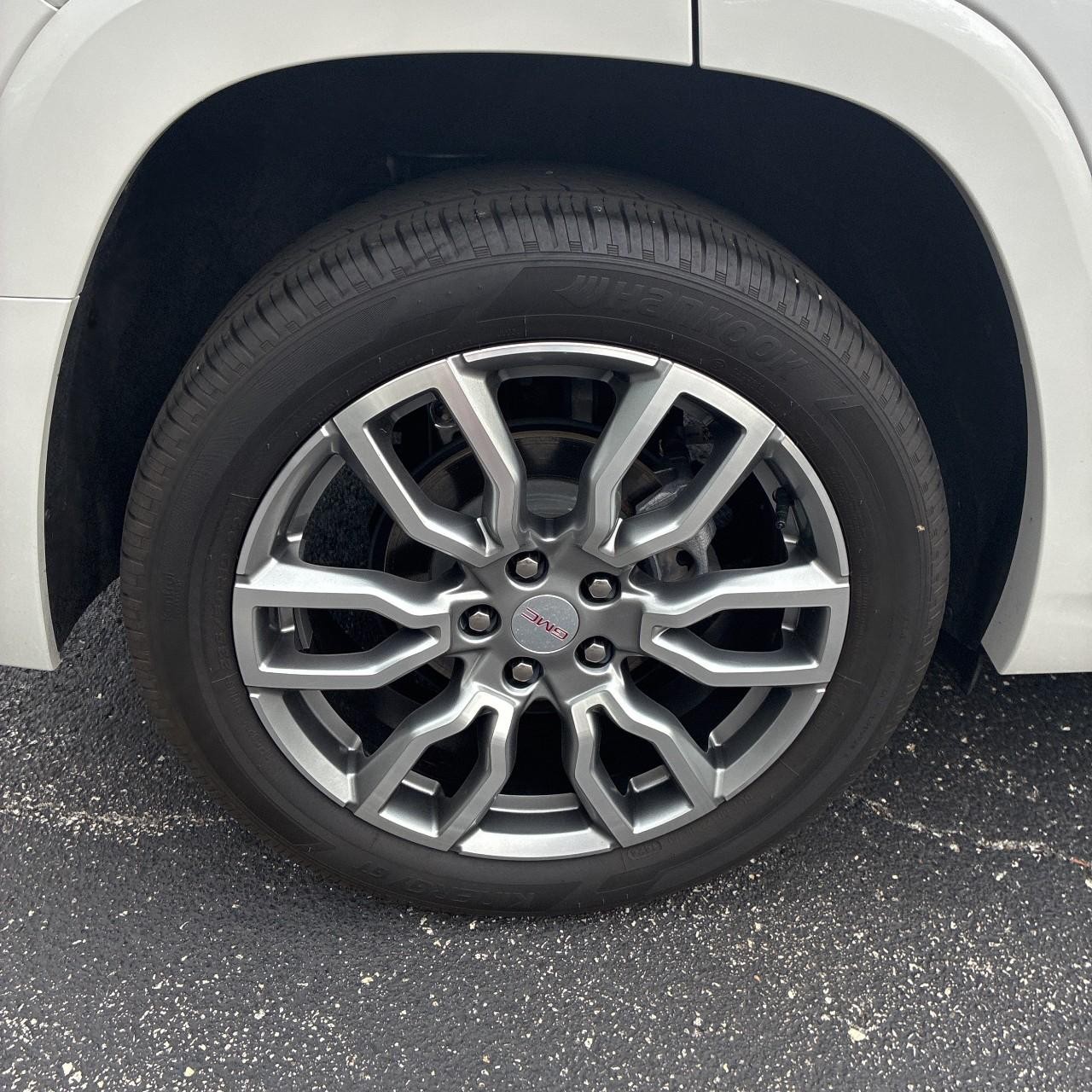 GMC Terrain Vehicle Full-screen Gallery Image 22