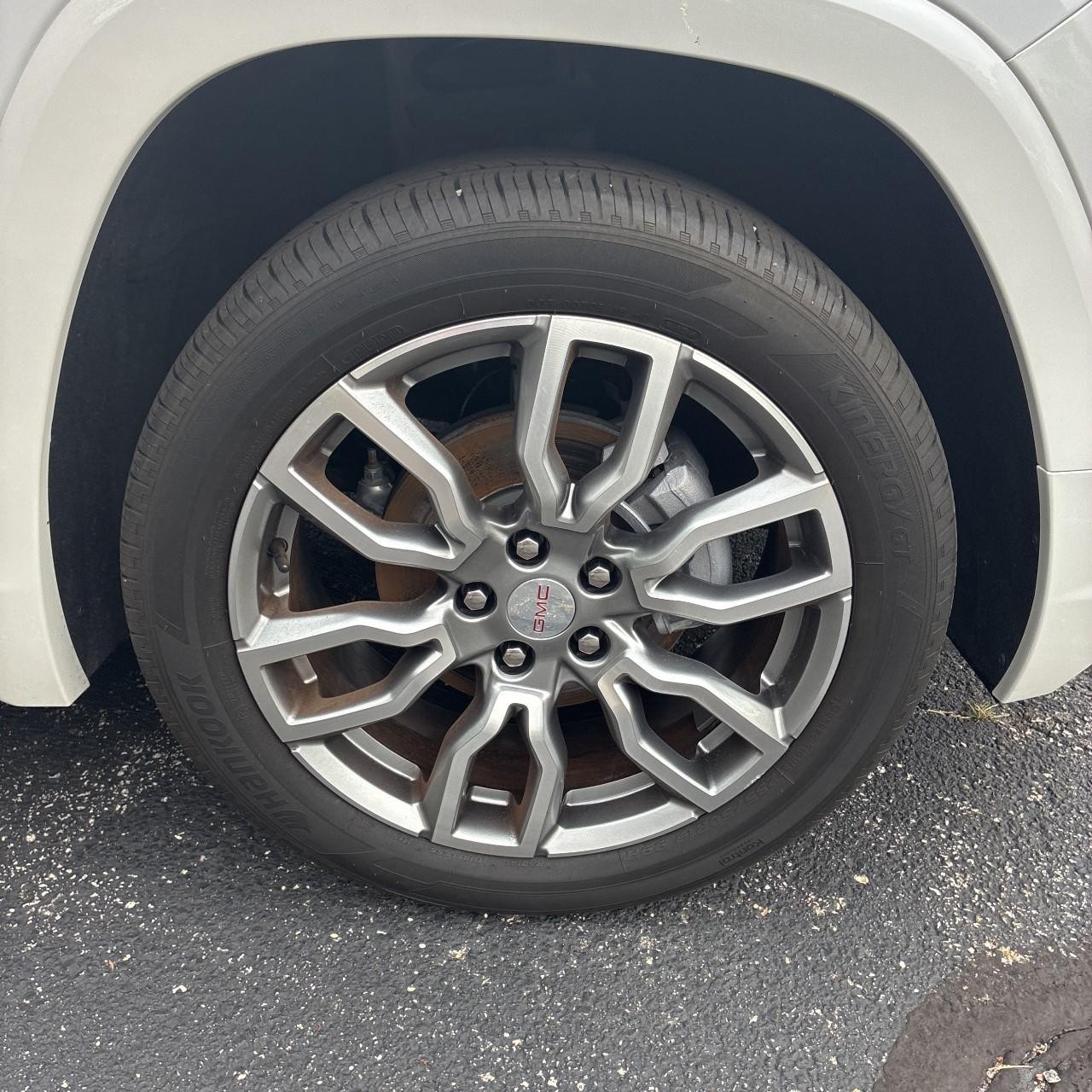 GMC Terrain Vehicle Full-screen Gallery Image 23