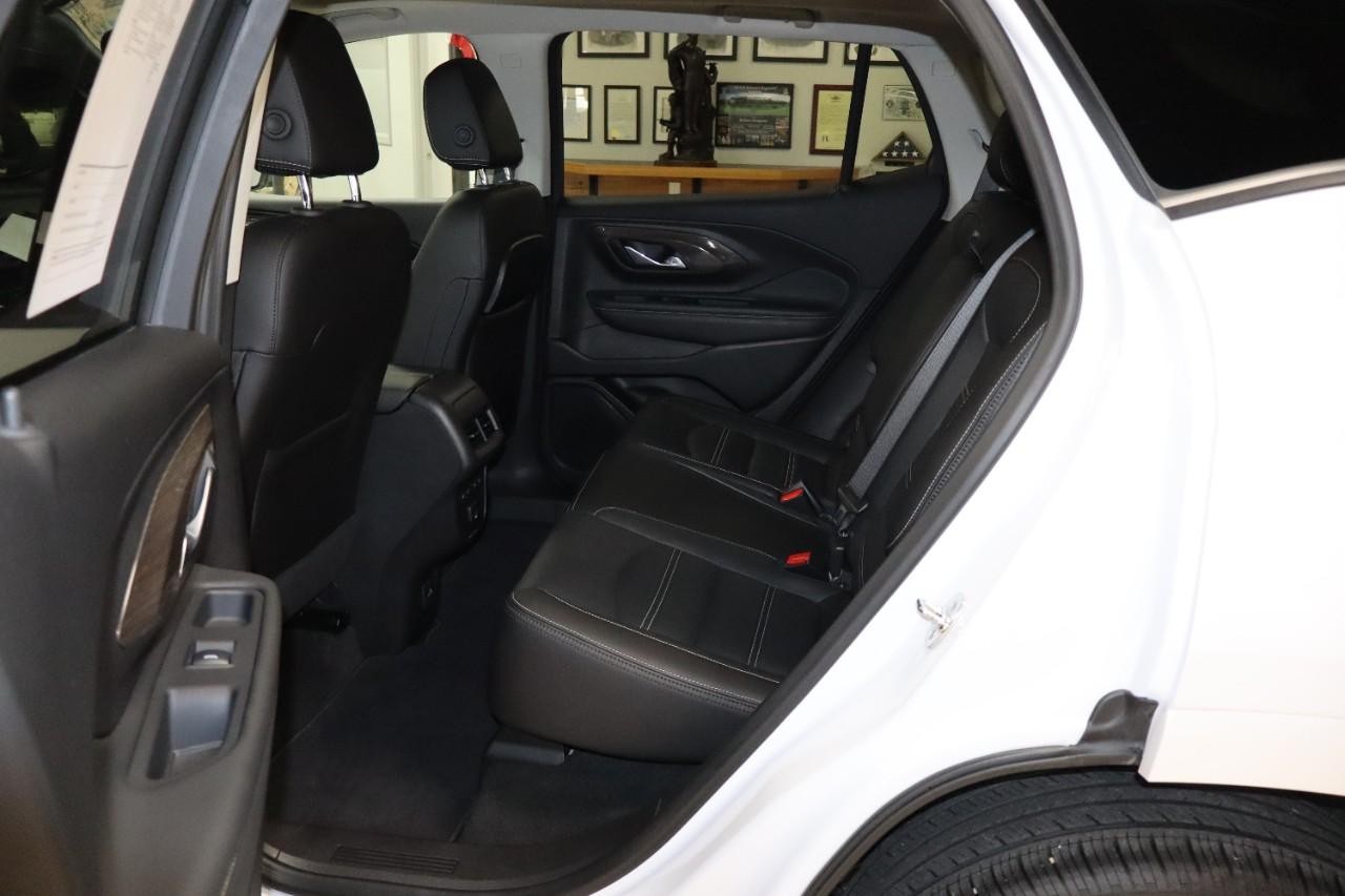 GMC Terrain Vehicle Full-screen Gallery Image 30