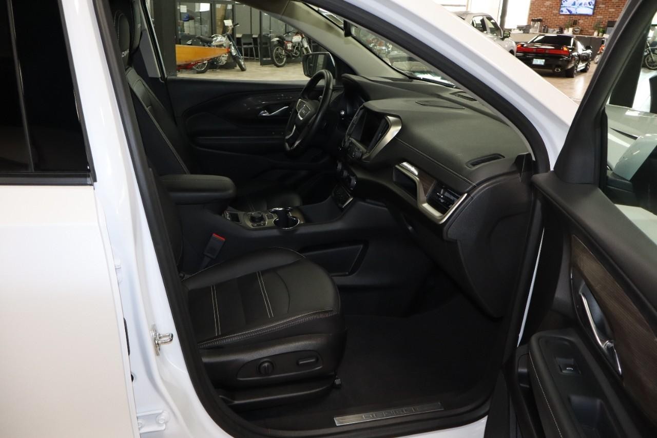 GMC Terrain Vehicle Full-screen Gallery Image 35
