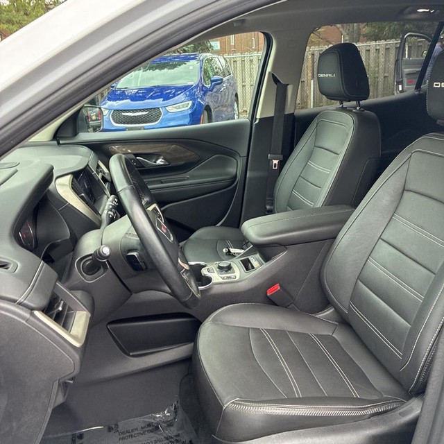 GMC Terrain Vehicle Full-screen Gallery Image 8