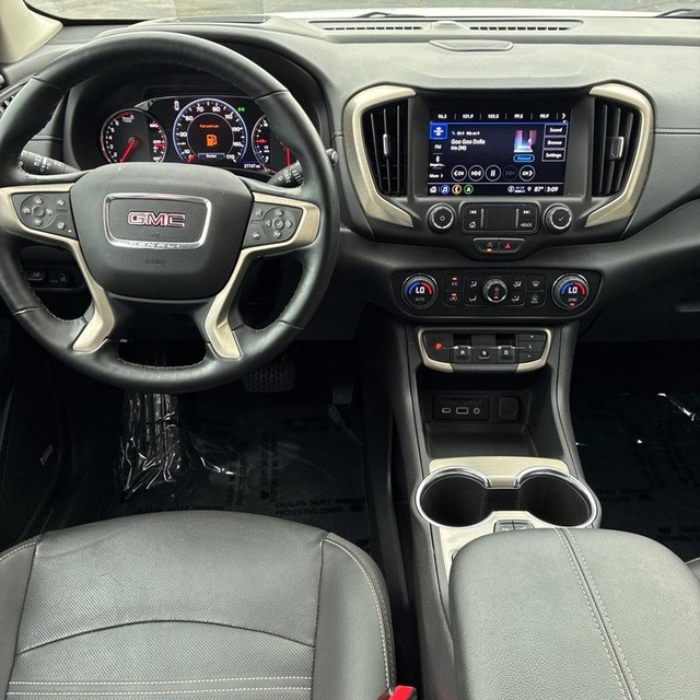 GMC Terrain Vehicle Full-screen Gallery Image 9