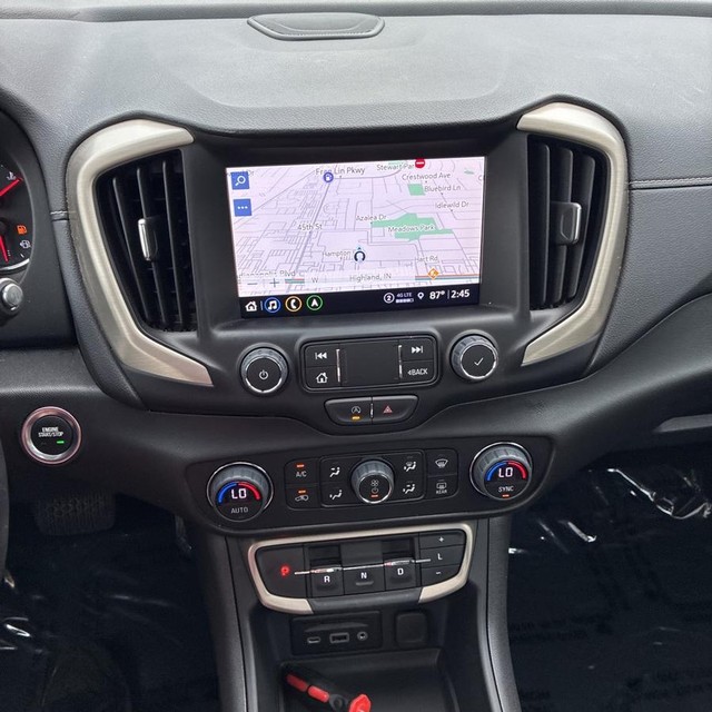 GMC Terrain Vehicle Full-screen Gallery Image 11