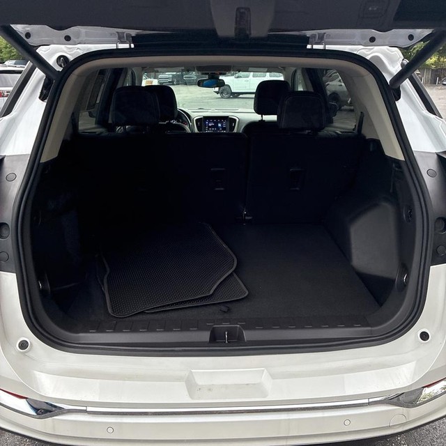 GMC Terrain Vehicle Full-screen Gallery Image 16
